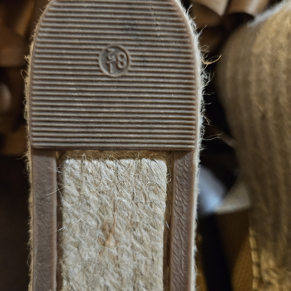 Marc Fisher Natural Suede “Annie” Wedges - Picture 4 of 13